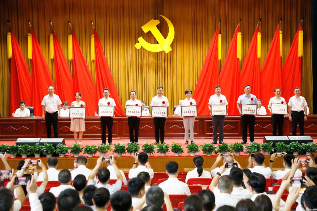 说明: //news.dafuonline.net/__local/4/9D/E7/00EA820CABEB7E953FF562D3225_34F62317_202C3.jpg